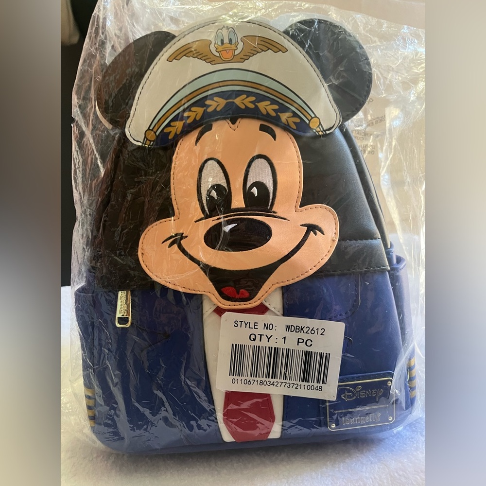 NWT D23 x Amazon Mickey Mouse One: Walt’s Plane - Pilot Mickey Backpack - Picture 6 of 16